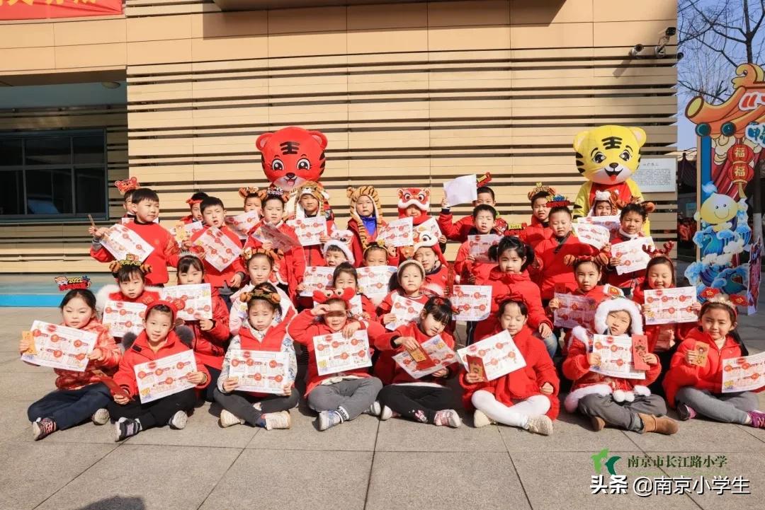 南京市长江路小学一年级开展“畅畅笑笑”乐评园活动