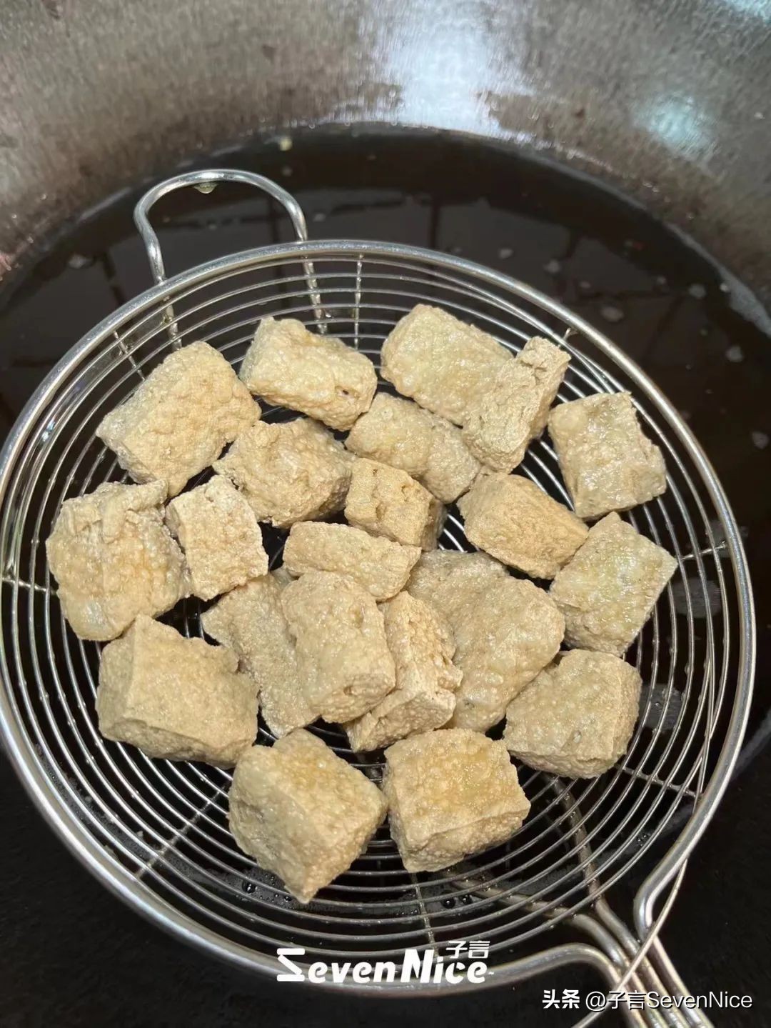 南昌一家超小店铺的臭豆腐,南昌中山路臭豆腐