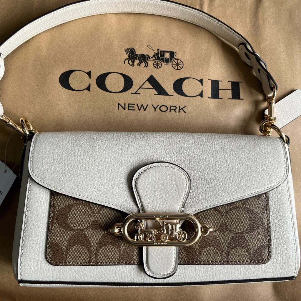 适合职场女性轻奢包包,适合不同职场人的包包有什么