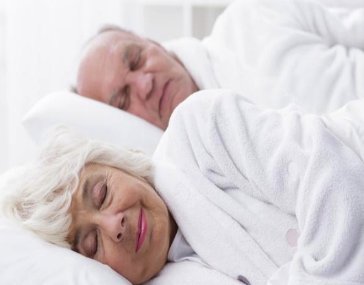 老年女性裸睡十大好处和弊端,长期裸睡有什么好处和坏处