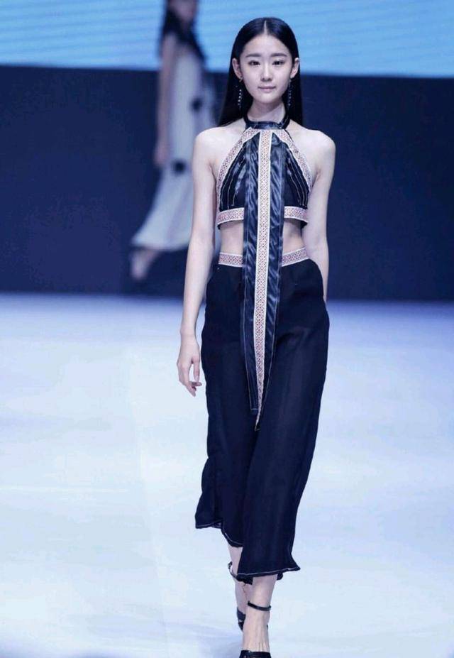 郭艾伦潘玮柏篮球,邓超郭艾伦完整视频