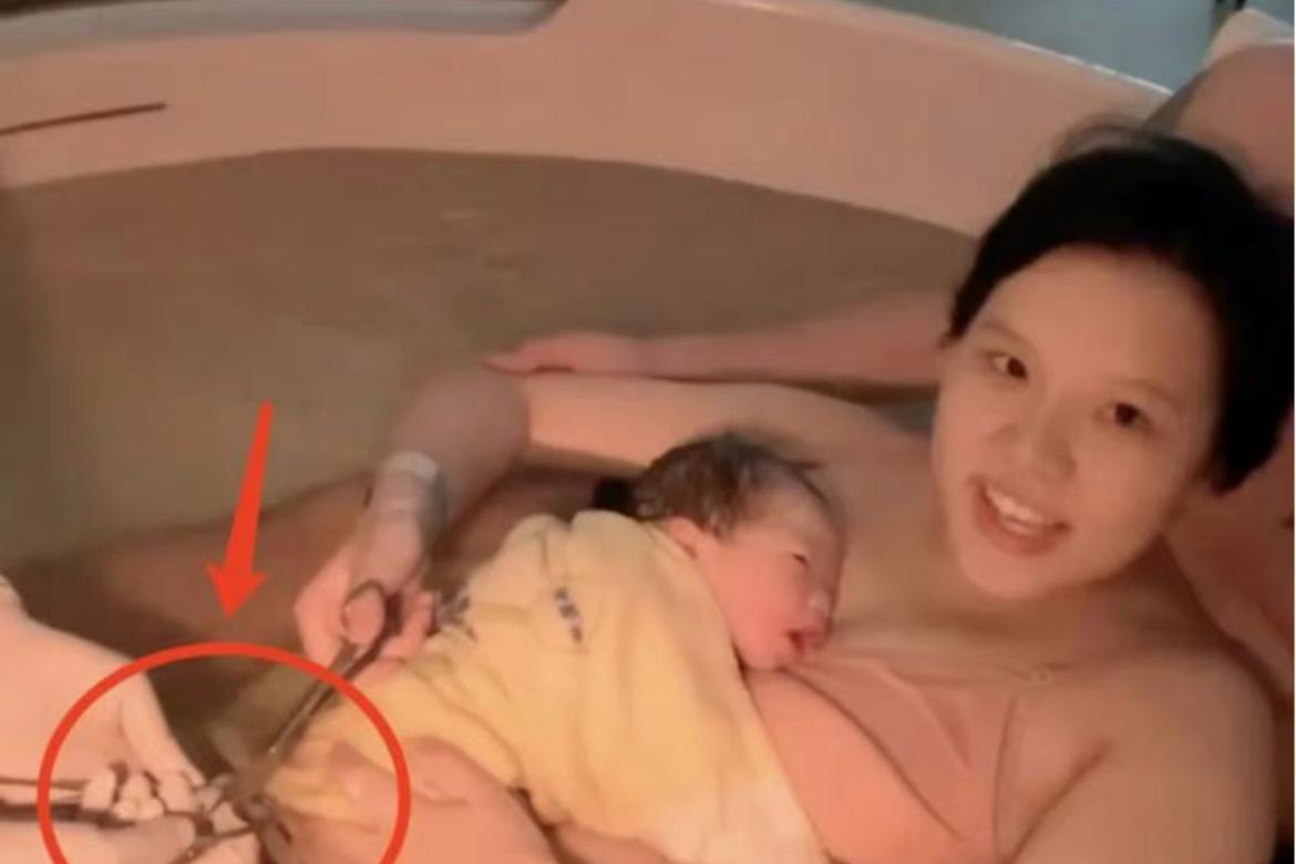 谢依霖讲述水中分娩,谢依霖给孩子剪脐带