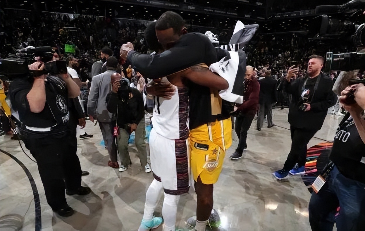 詹姆斯交易珍妮巴斯,詹姆斯三换一交易方案