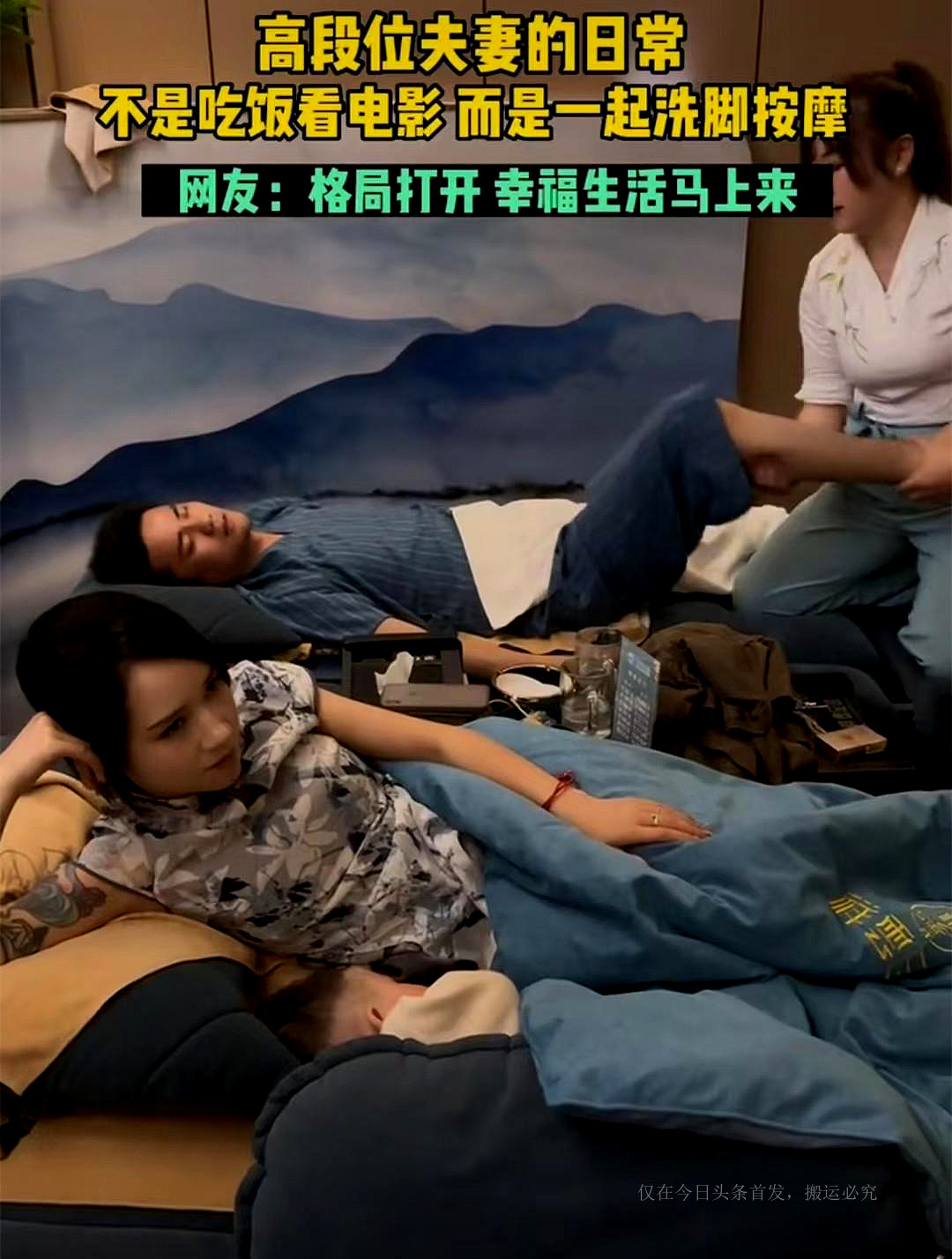 女子深夜带老公去足疗,帮他点个*技师女**按摩,自己在一旁躺着享受