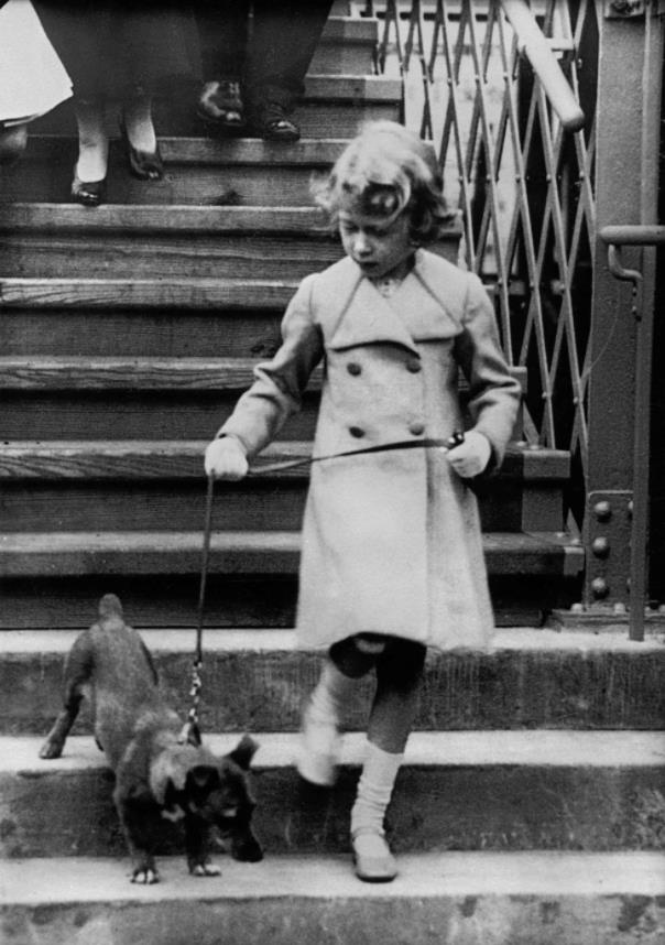 九十六张照片回顾英国女王的一生 (96张图看完英国女王的一生)