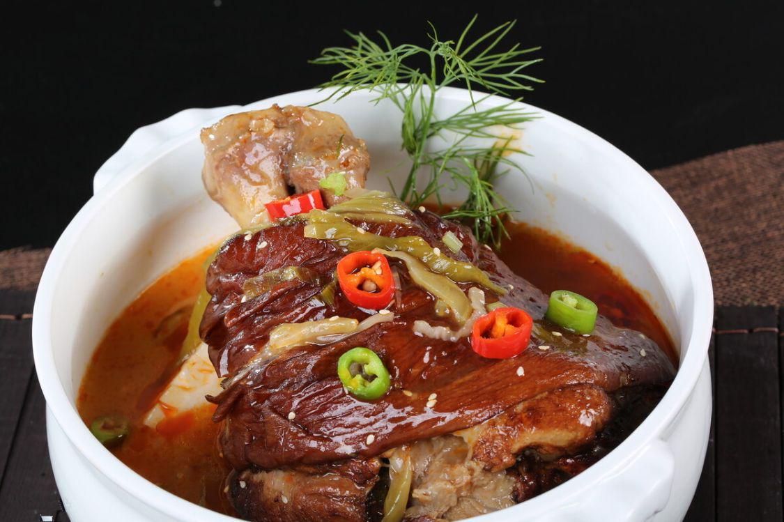 买猪肘前肘好还是后肘子好,猪肘子前肘后肘哪个便宜