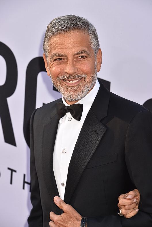 为什么明星脸上就没有胡子啊,为什么明星的脸上一点胡子也没有