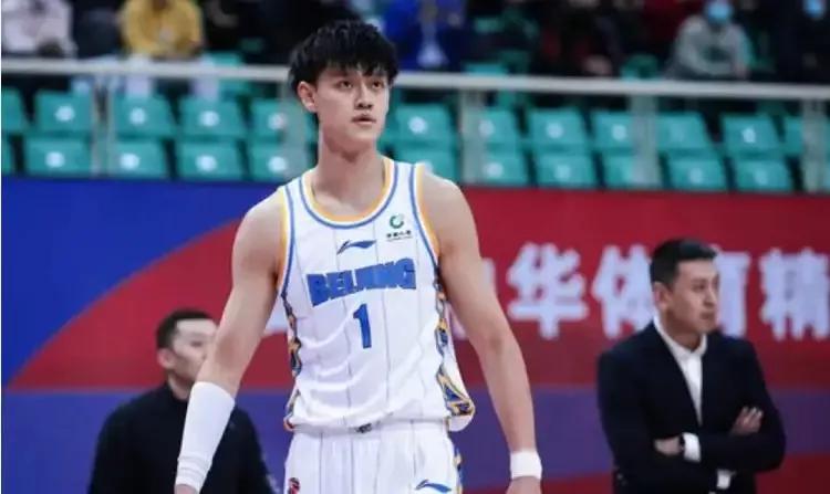 cba全明星球员曾凡博入场仪式,cba新秀巡礼曾凡博