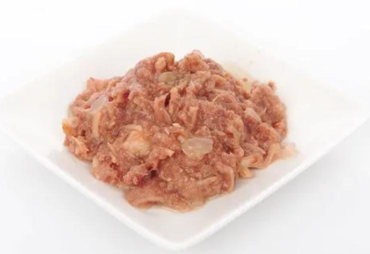 猫咪只喝水不吃东西怎么办,猫咪走丢两天回来无精打采只喝水