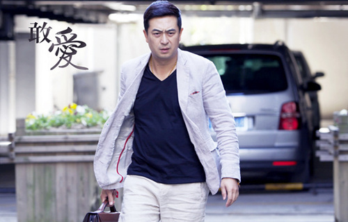 最有钱女明星刘亦菲,刘亦菲秀名贵翡翠大耳环