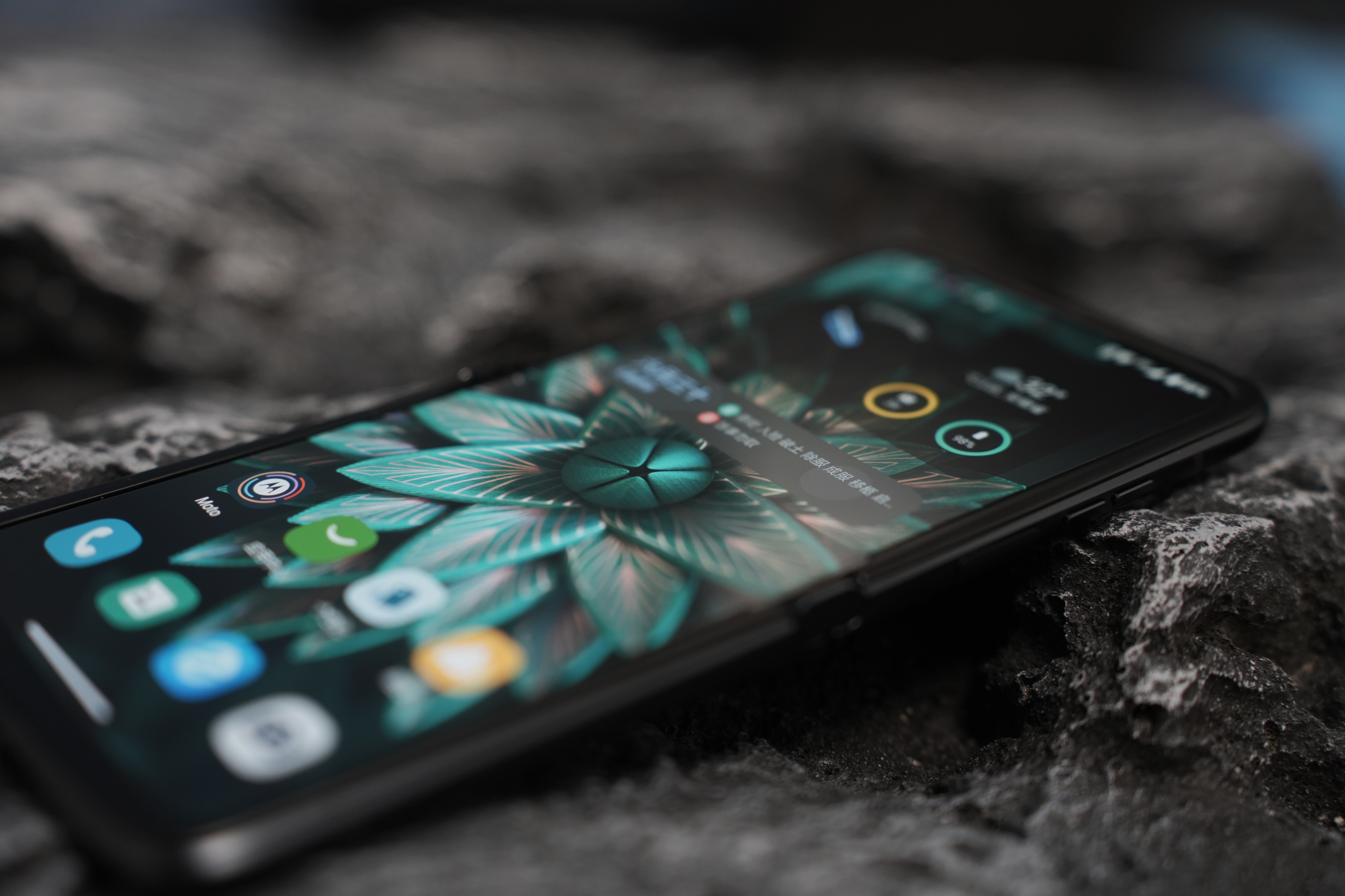 摩托罗拉2024新款手机冠军版,摩托罗拉motorazr2022有双卡嘛