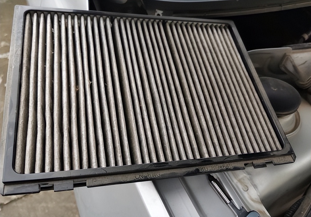 车里有股臭味是不是该换空调滤芯,车内有异味你的空调滤芯换了吗