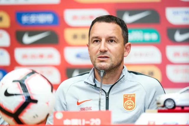 又一次惨败后的中国男足，土帅or洋帅，哪个能带给中国足球曙光？