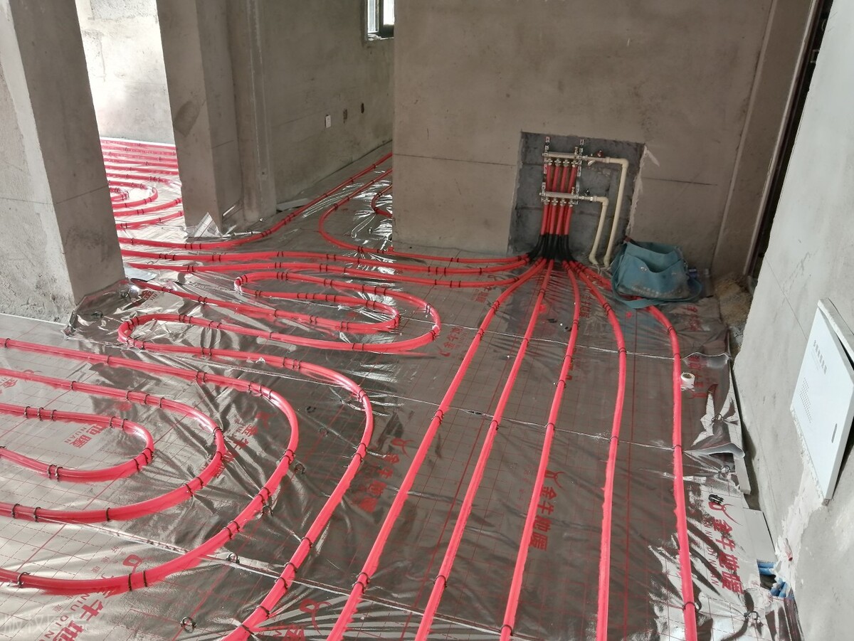 空气源地暖和燃气地暖的优缺点,干地暖和湿地暖的优缺点