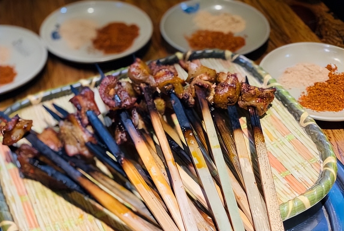 乐山必吃十大美食视频,说说你心目中乐山最好吃的烧烤