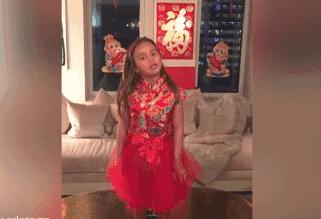 四岁用中文唱儿歌的女孩长大了，为她我希望川普再当选