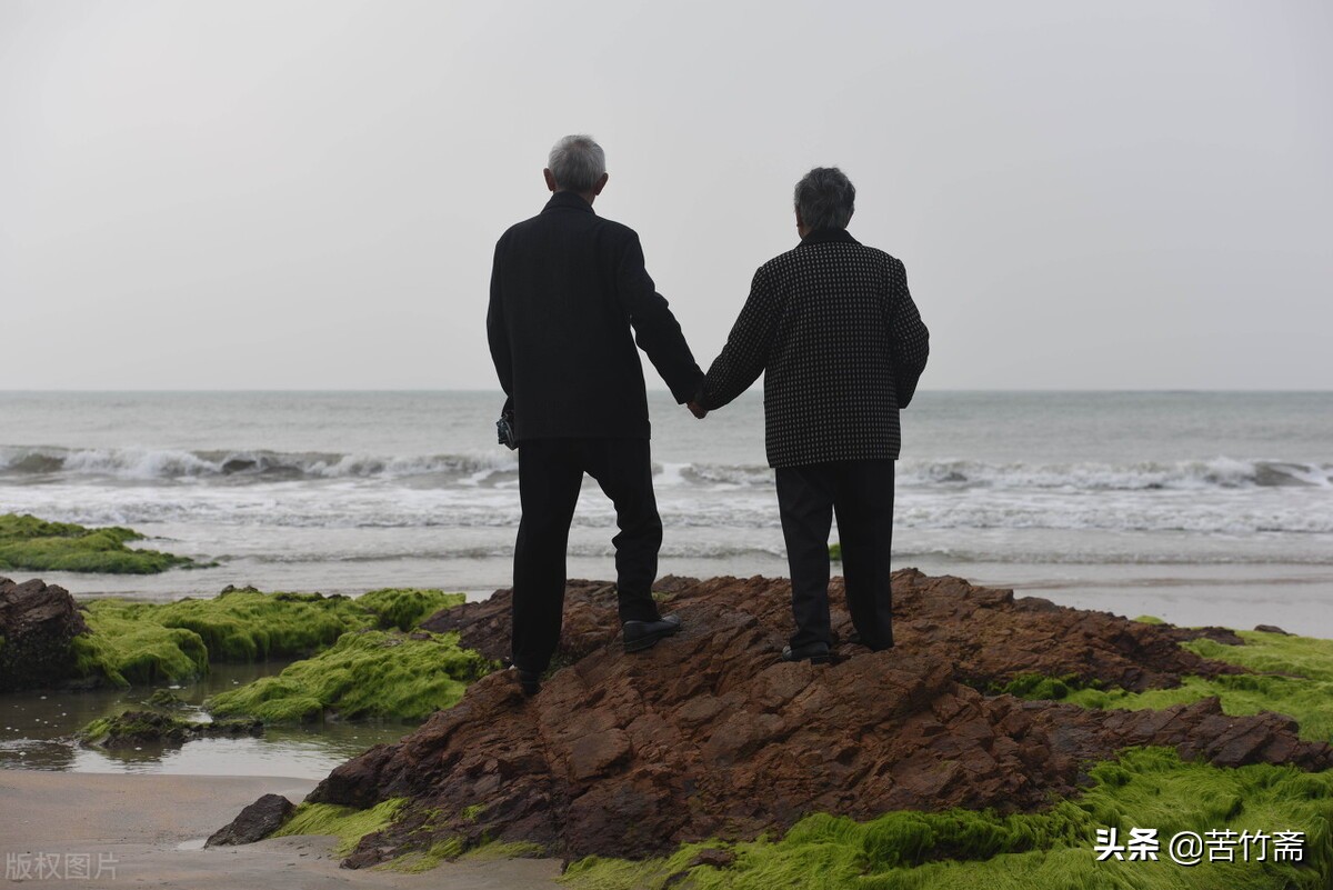 老伴去世后怎么过,老伴去世后的三种活法