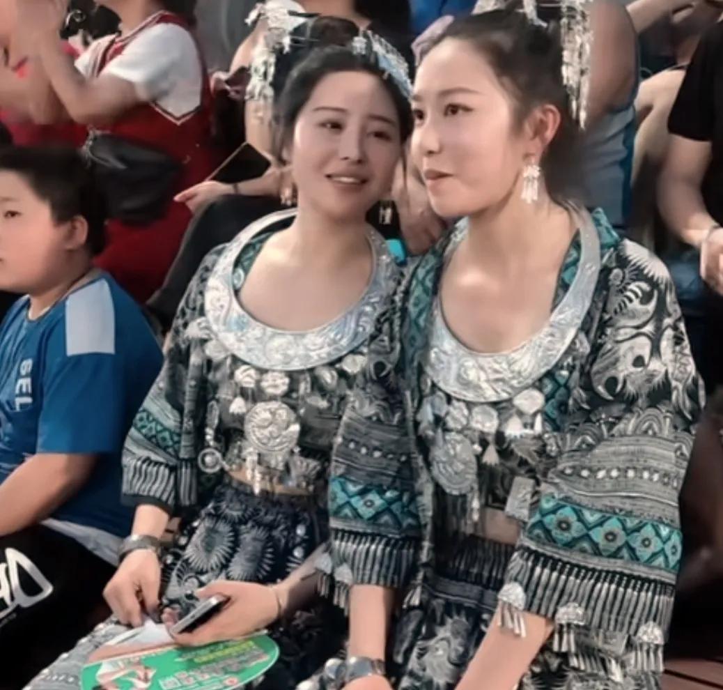 贵州村超足球宝贝火到国外,贵州村超足球宝贝舞动青春