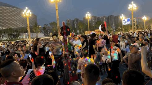 凤凰山，宇宙级草根网红孵化中心