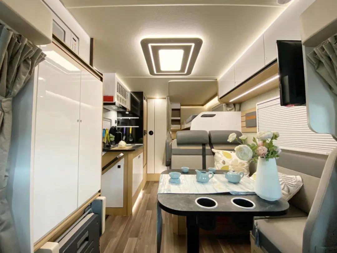 宇通c533房车探境版小顶房车,宇通c533小额头房车最新款评测