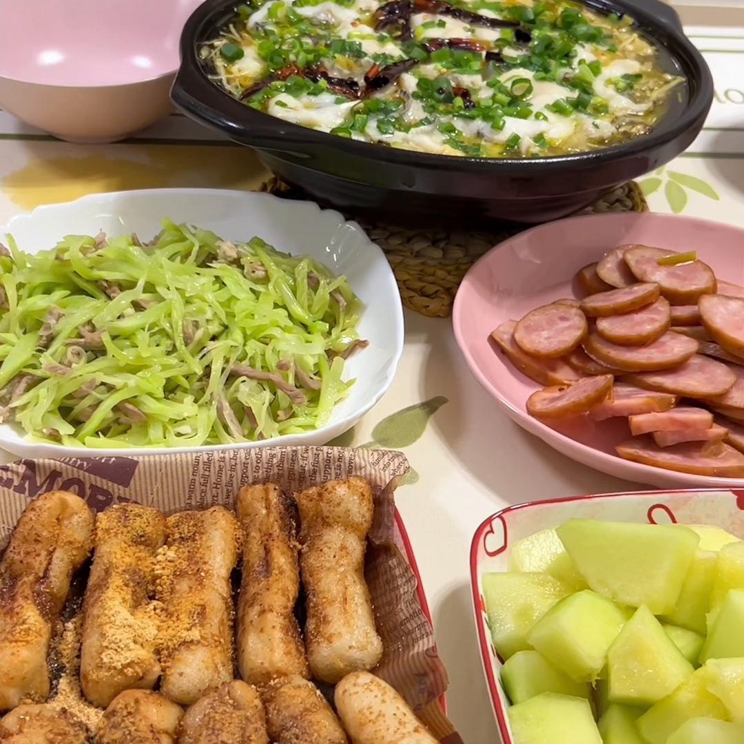 再晚也坚持给老公做饭,深夜给老公做饭视频