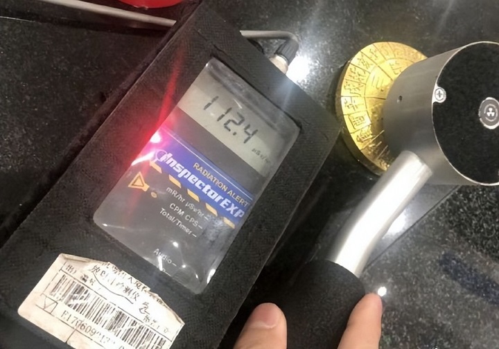 大连海关查获辐射超标保平安,大连机场查获辐射能量石