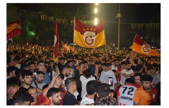 4-1！土超豪门王者归来，夺第23个联赛冠军，前国米队长双响发威