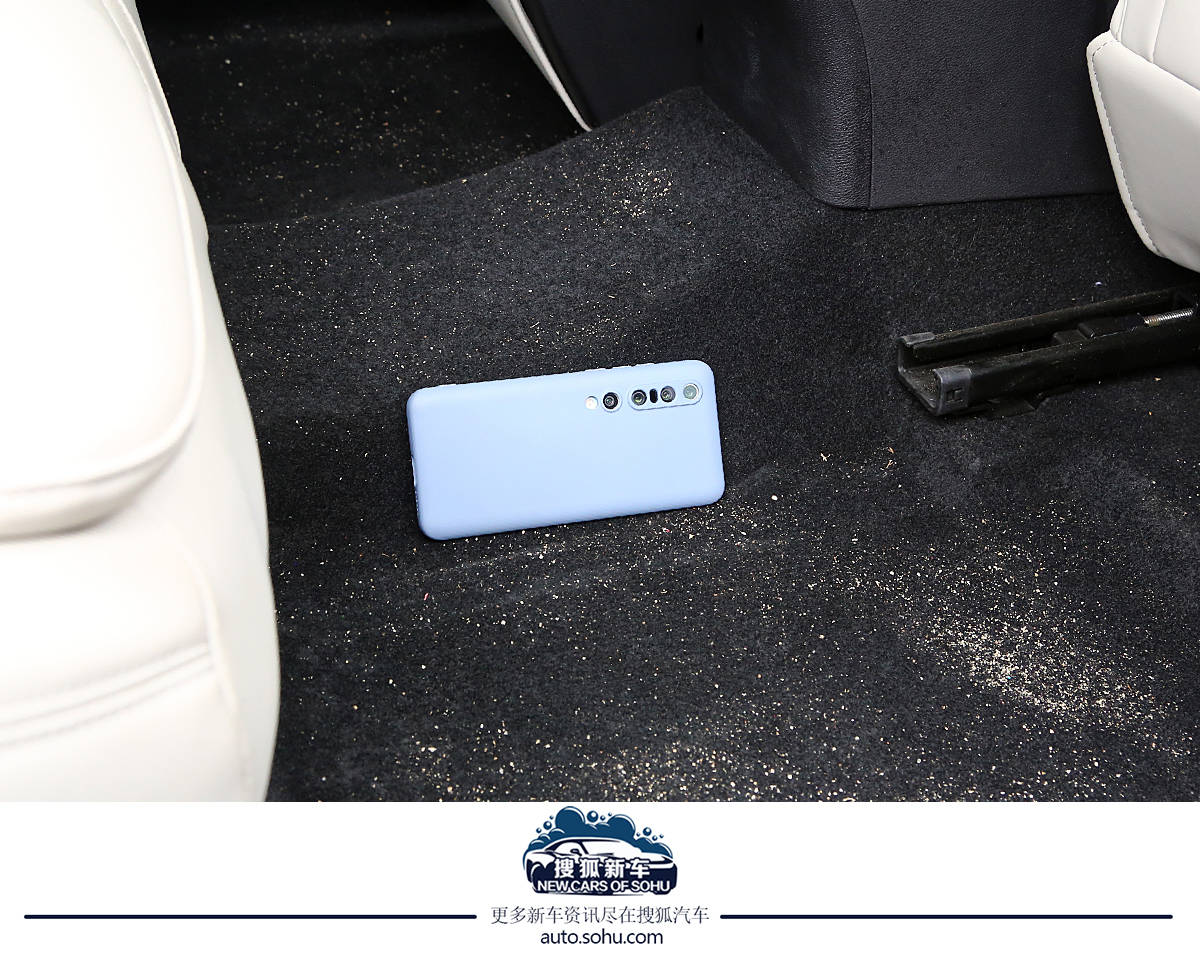 奇瑞艾瑞泽8对比长安uni-v,奇瑞艾瑞泽82.0t试驾