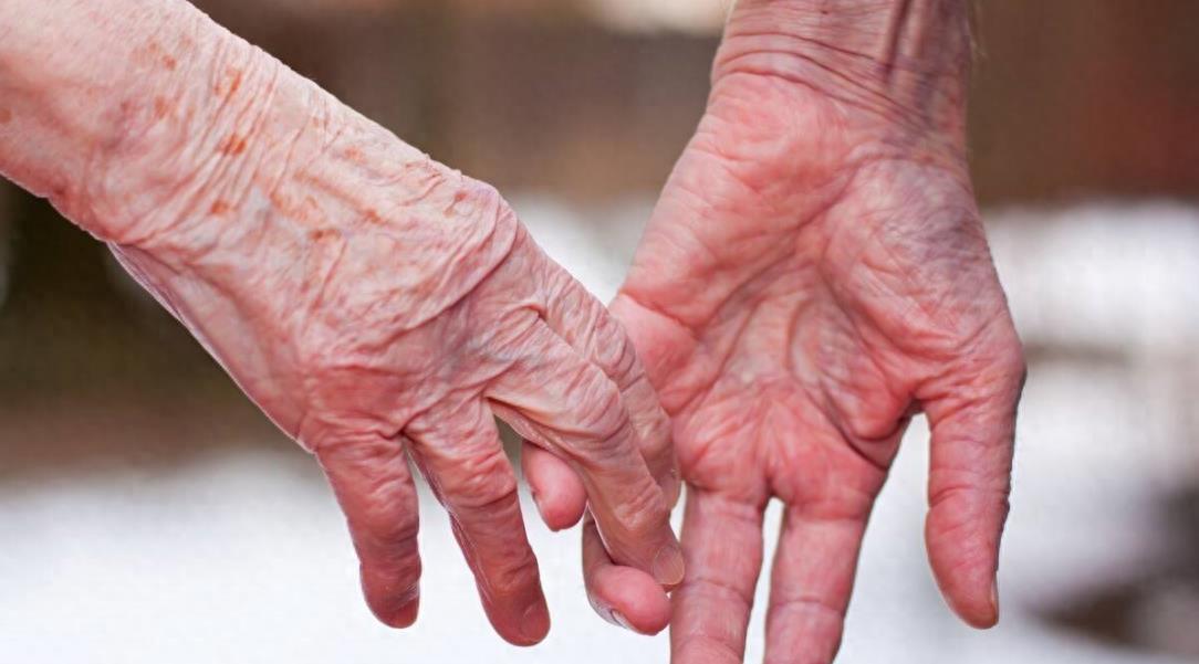 老人嫖娼后被偷1300元,七旬大爷嫖娼后钱被偷