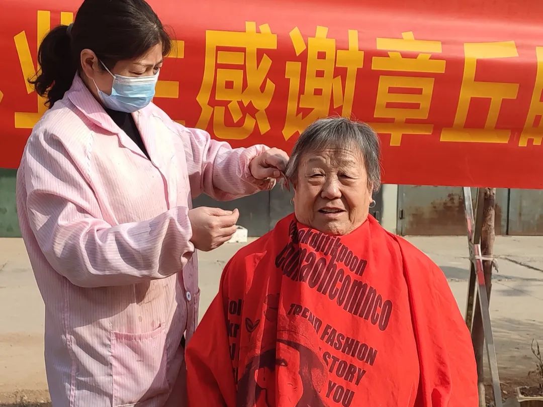 蒙阴街道新华社区:弘扬雷锋精神,服务居民群众