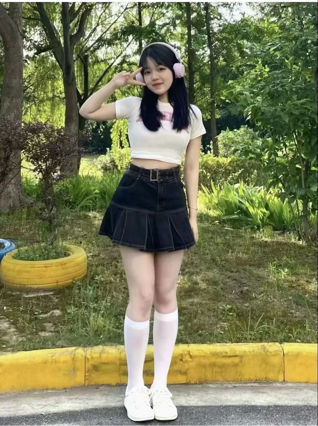 冬季包臀牛仔短裙搭配什么上衣,牛仔短裙配什么上衣比较好看女