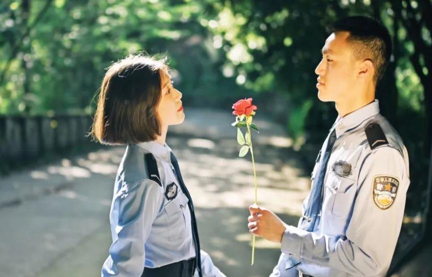 警校情侣毕业照,警校校园毕业情侣照