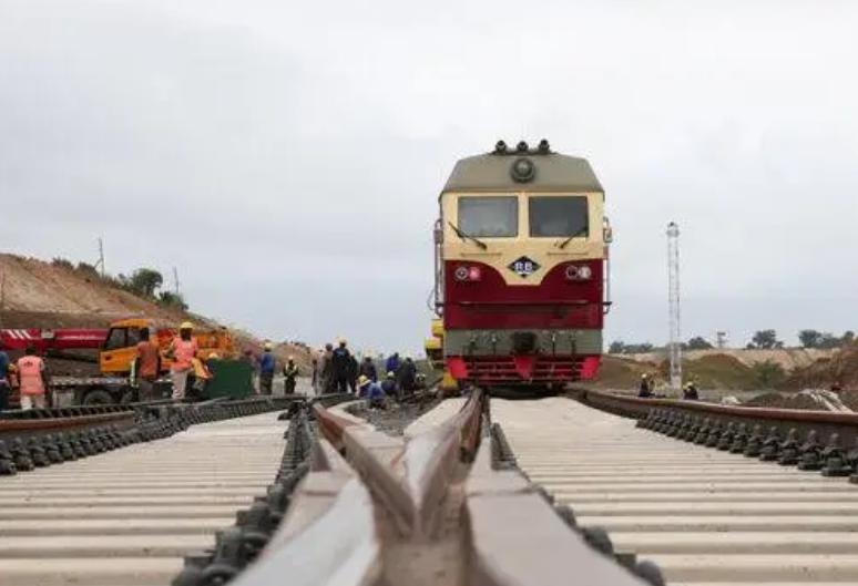 15年非洲女孩嫁40岁河南农民，婚后洗衣做饭下地干活，被评好媳妇