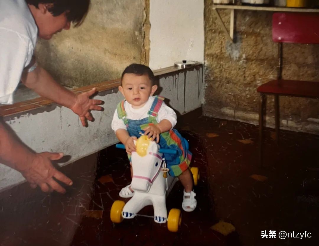 欢度六一|青训小球员与偶像“隔空互动”,支云狼兵萌照首次曝光