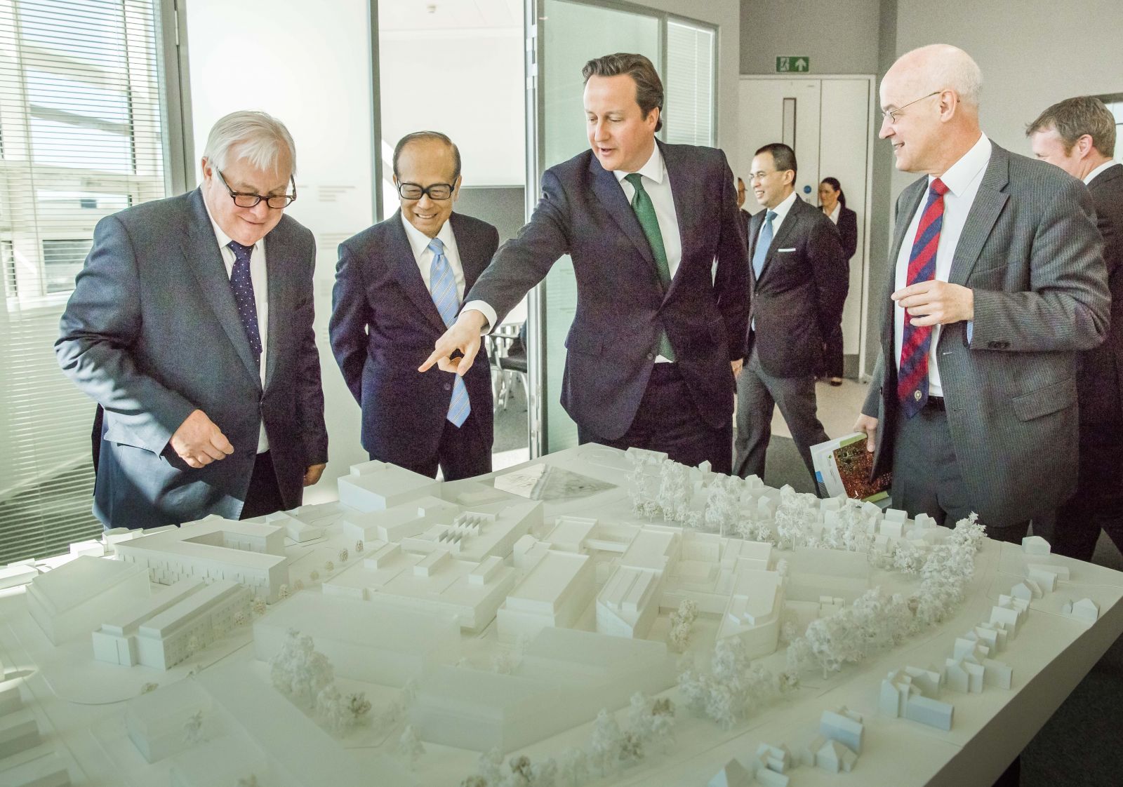 李嘉诚澳大利亚葡萄园,李嘉诚买下英国的土地有多少