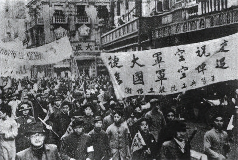 84年前，他撞向日本战机以身殉国，24天后，未婚妻跳江殉情：他们的故事我们不敢忘