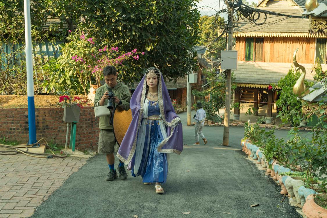 骂版纳是因为你没走出告庄玩版纳跟着小姐姐们走你才晓得味道