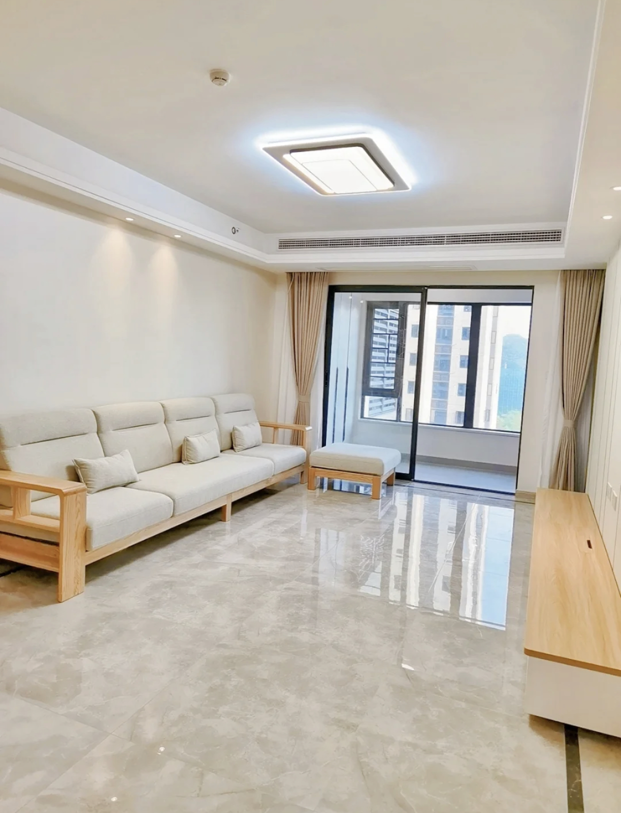 阳台推拉门还是不拆好,阳台装推拉门和不装推拉门的区别