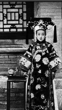 清代灭亡后宫里的贵妃都去哪了,清朝历史上被降位分最多的嫔妃