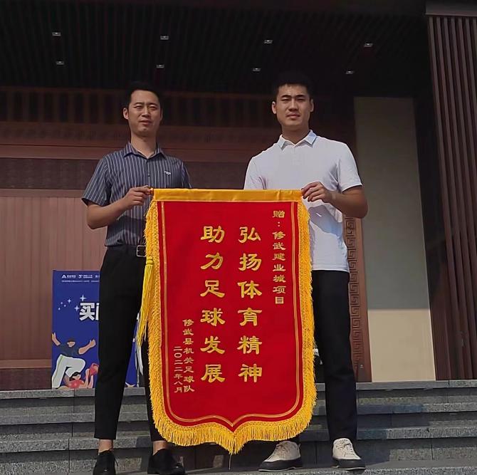 挥洒汗水足球,挥洒汗水追梦绿茵