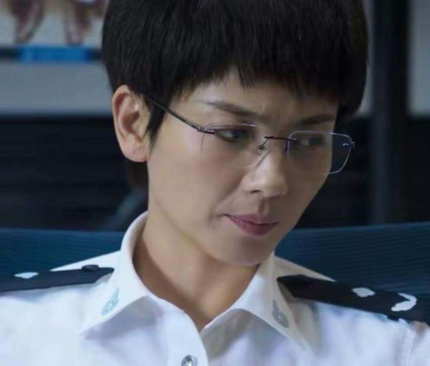 明明演技烂，还被硬捧成实力派，2023刚开年，这6位演员就露了馅