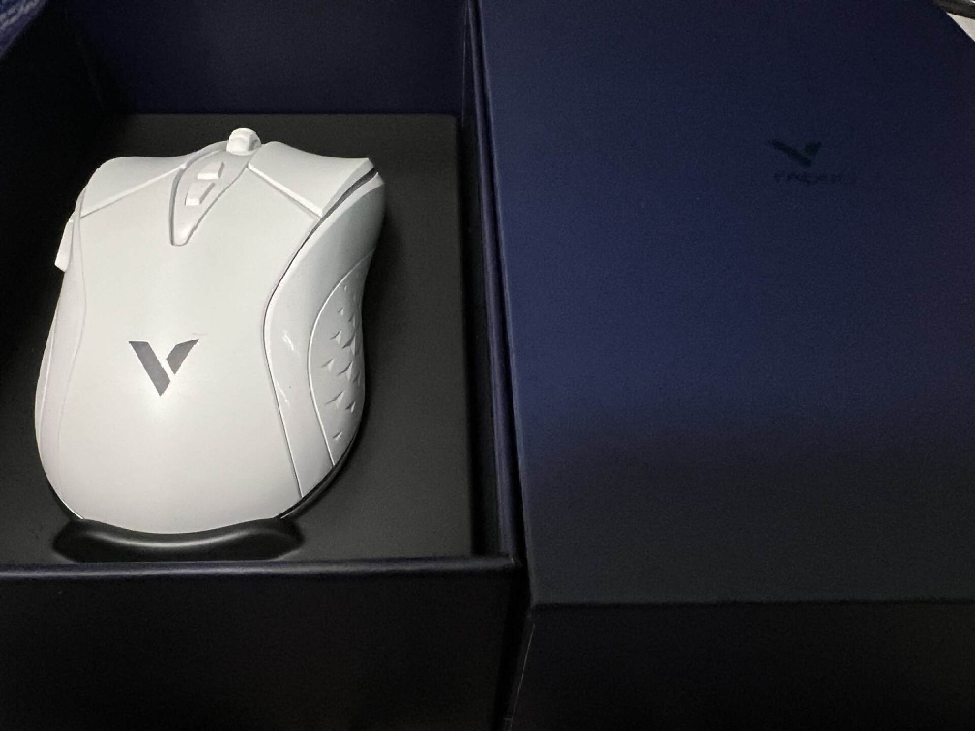 雷柏鼠标v300,初秋雷柏v330游戏鼠标值得入手吗