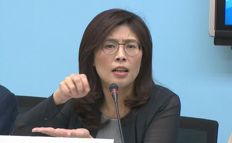 蔡英文拟用“*独台**”身份购疫苗,国民*党**指控其犯罪,郭台铭揭内幕