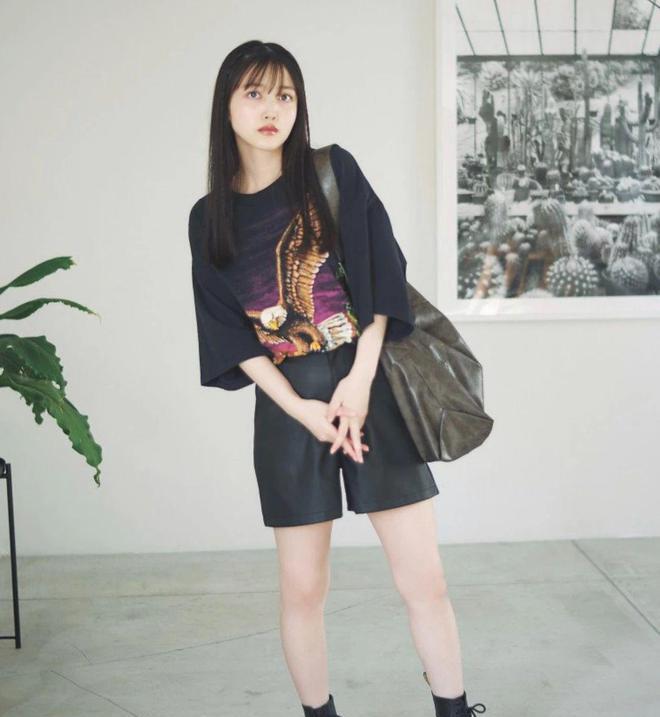 长袖t恤太大了该怎么搭配,长袖t恤的8种时髦穿法