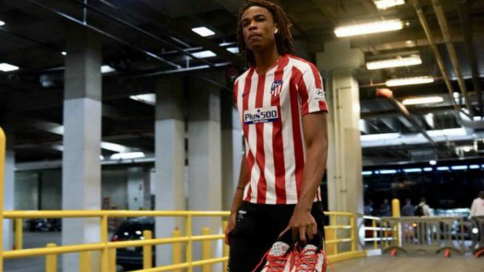 篮球经典回顾科比与詹姆斯,nba球星情结