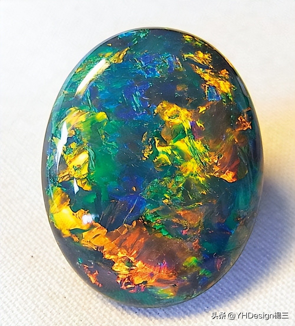 欧泊宝石五彩斑斓的黑,欧泊欣赏