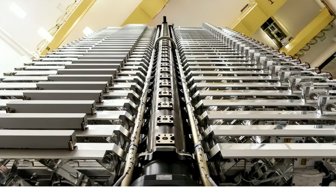 “最牛出差”三人组从太空返航，中国航天凭啥成为太空竞赛主角？