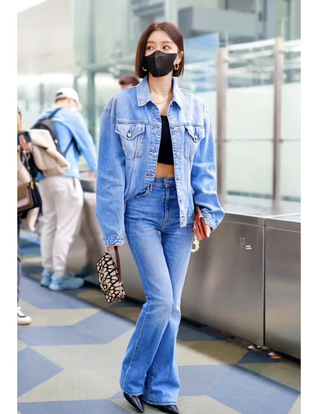 秦岚一身露背装美出新高度,秦岚运动风穿搭盘点