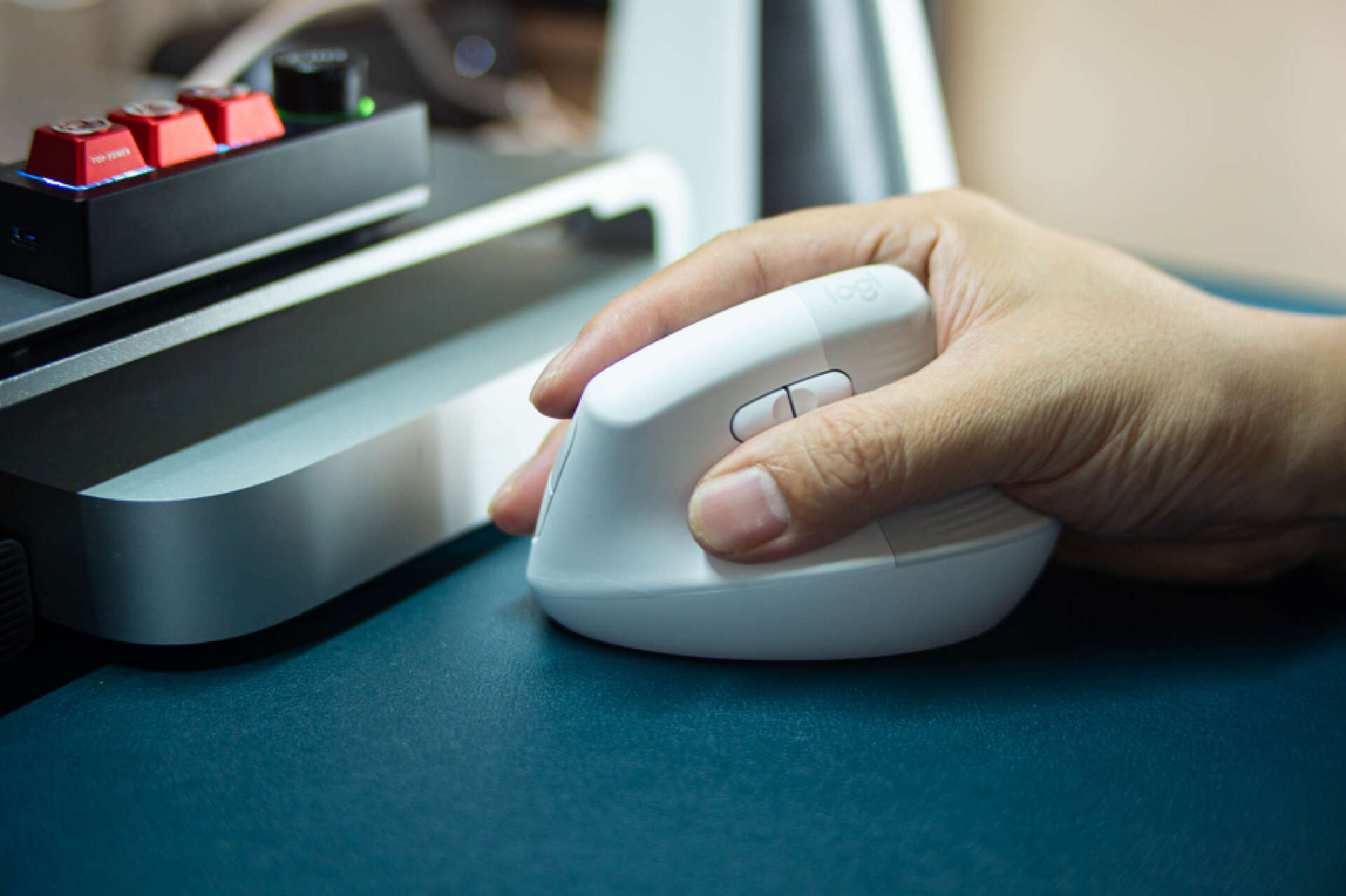 罗技垂直鼠标lift好用吗,罗技lift人体工学垂直鼠标