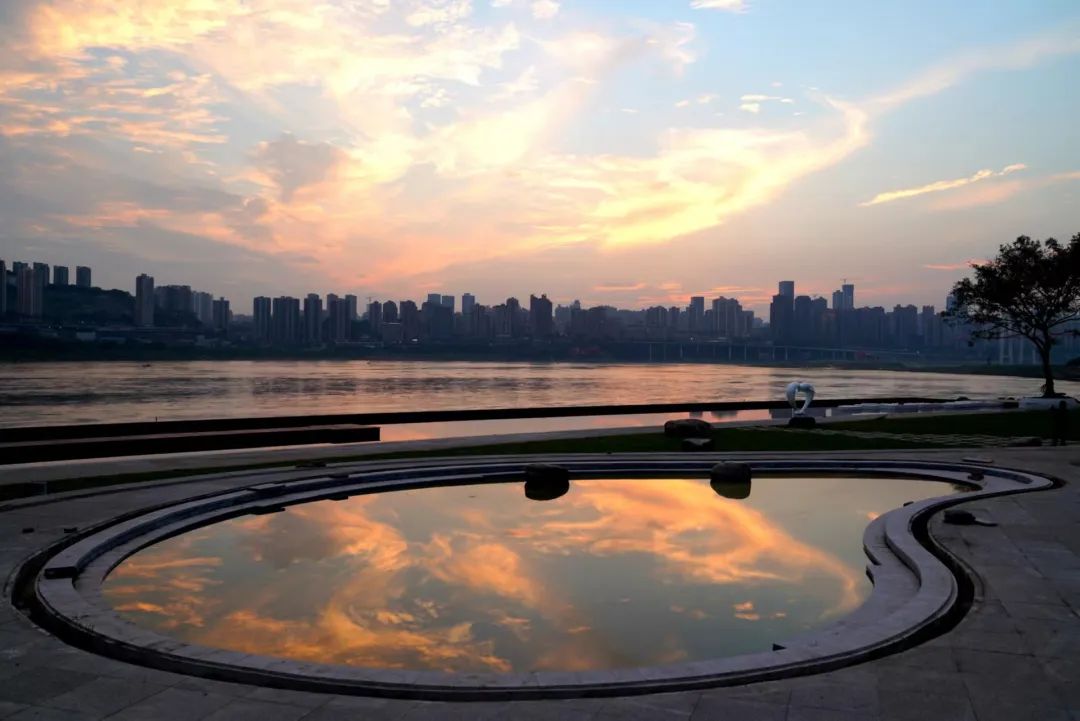 踩细沙、捧江水…来滨江公园邂逅浪漫